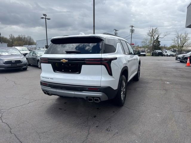 Used 2026 Chevrolet Traverse LT AWD/4WD image 2