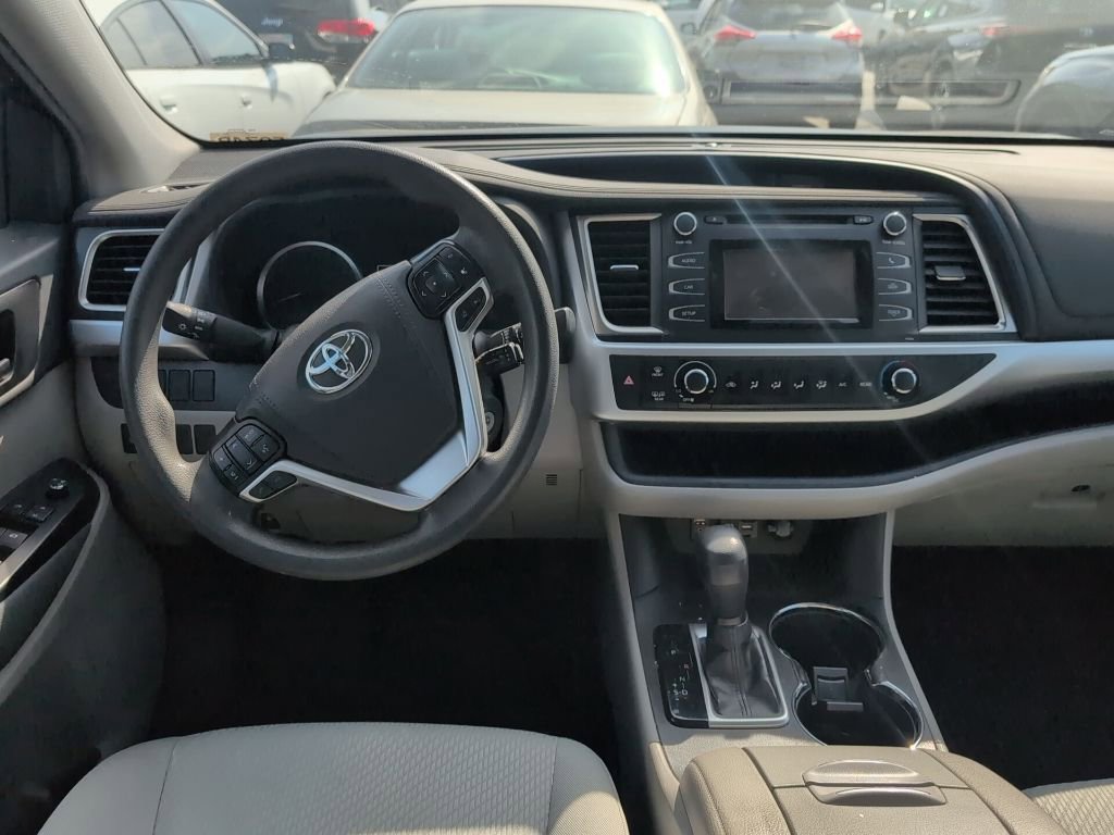Used 2019 Toyota Highlander LE image 10