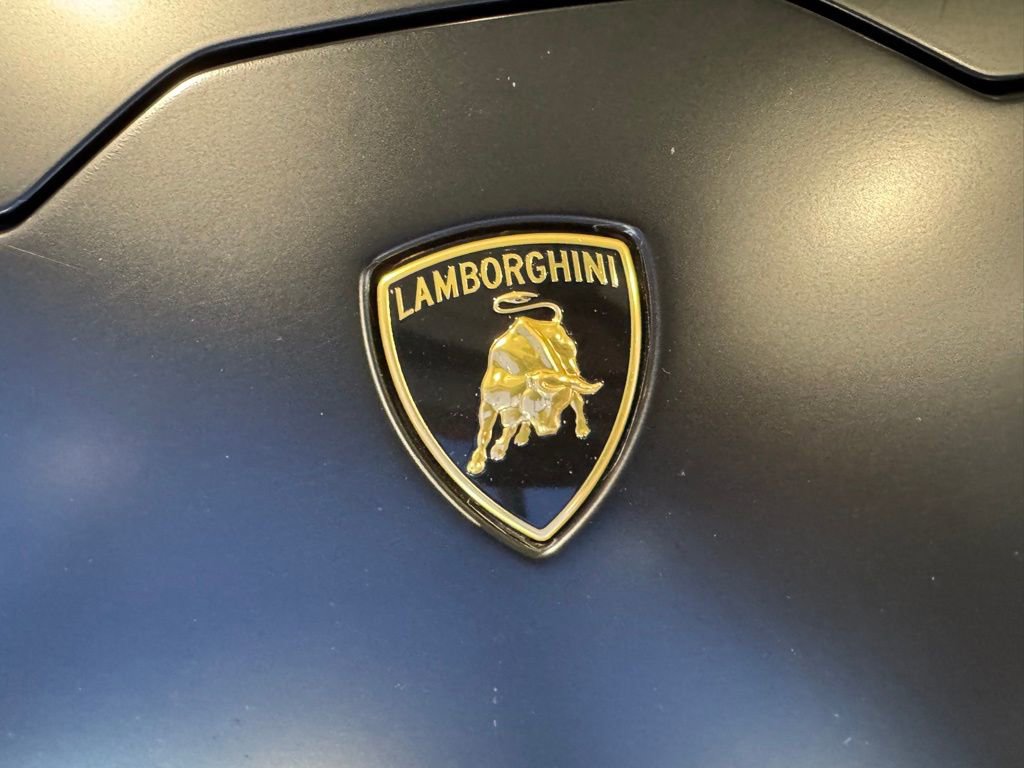 Used 2020 Lamborghini Huracan EVO image 15