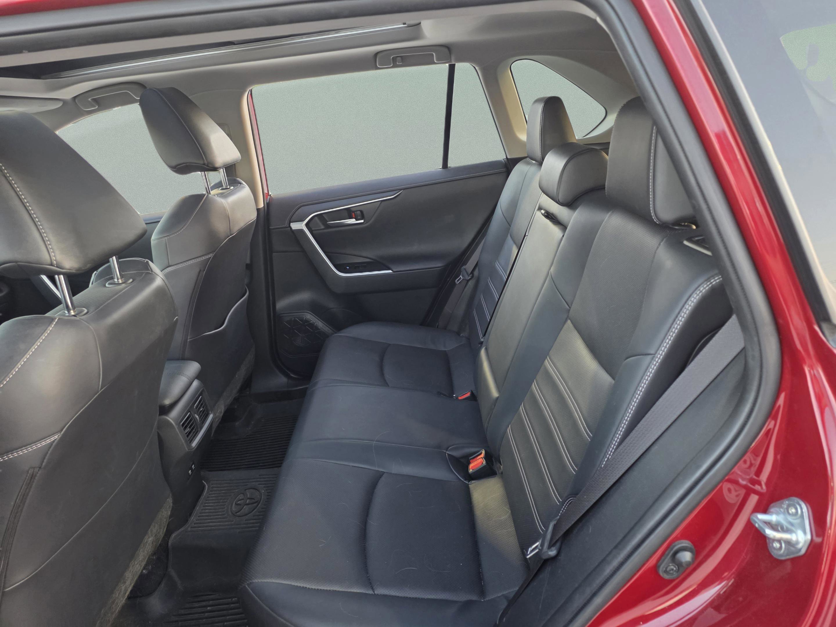 Used 2020 Toyota RAV4 Limited AWD/4WD image 17