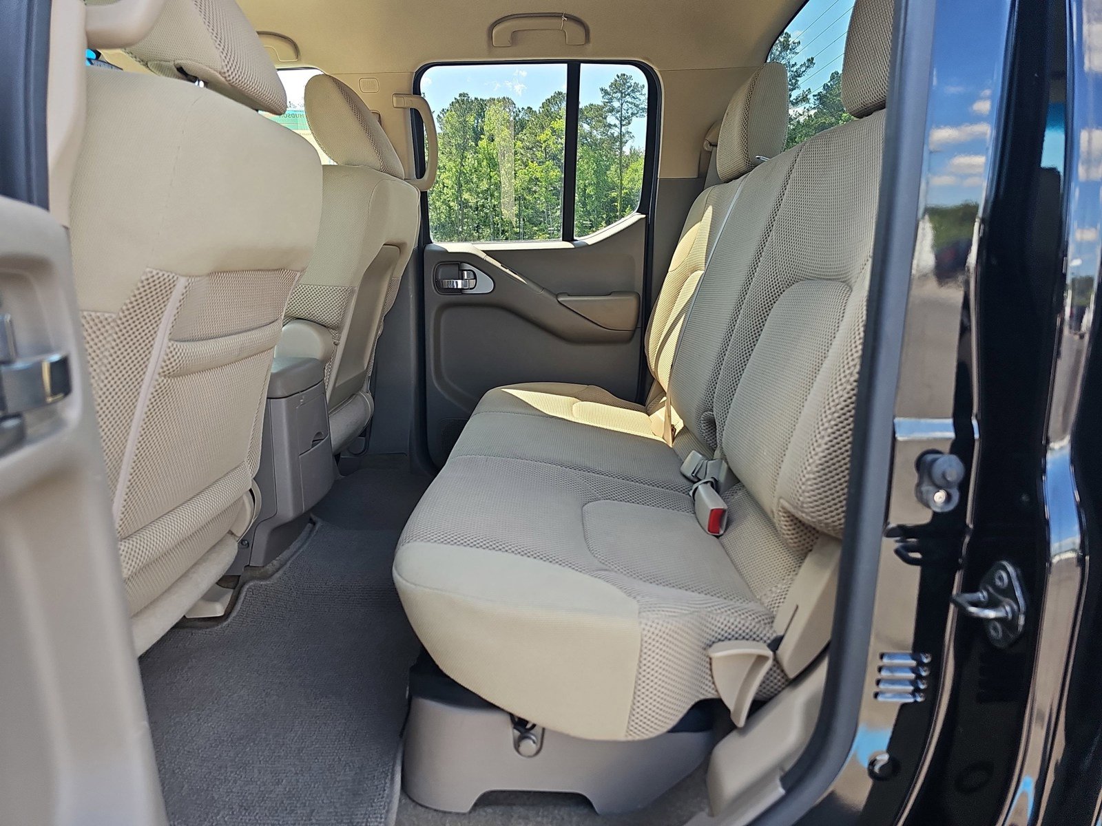 Used 2010 Nissan Frontier SE RWD image 15