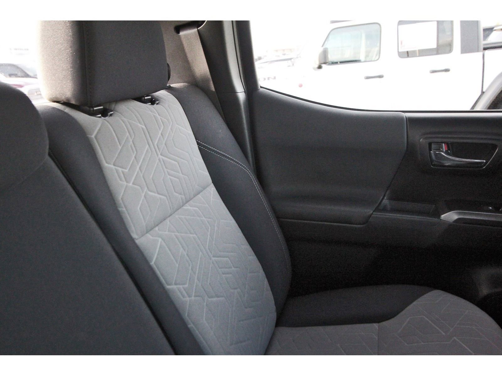 Used 2022 Toyota Tacoma TRD Sport w/ Technology Package image 15