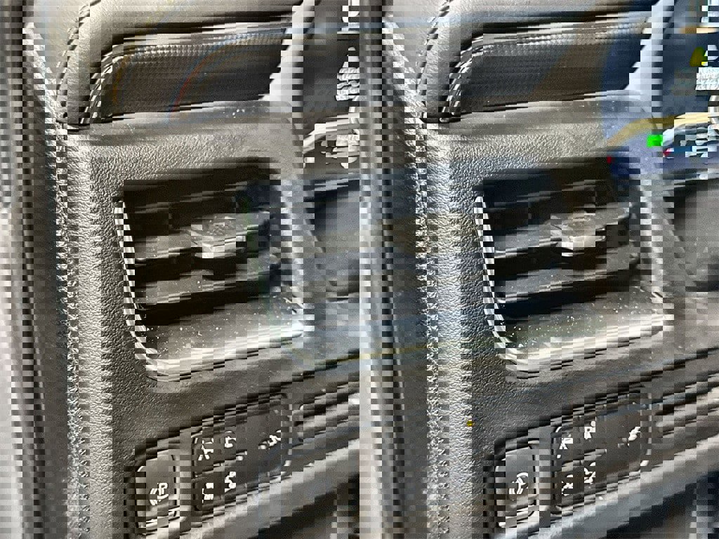 Used 2022 GMC Yukon XL AT4 image 15