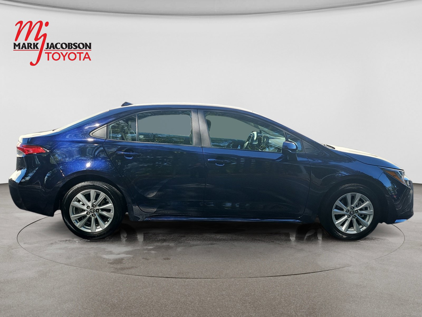 Used 2025 Toyota Corolla LE w/ LE Premium Package FWD image 7
