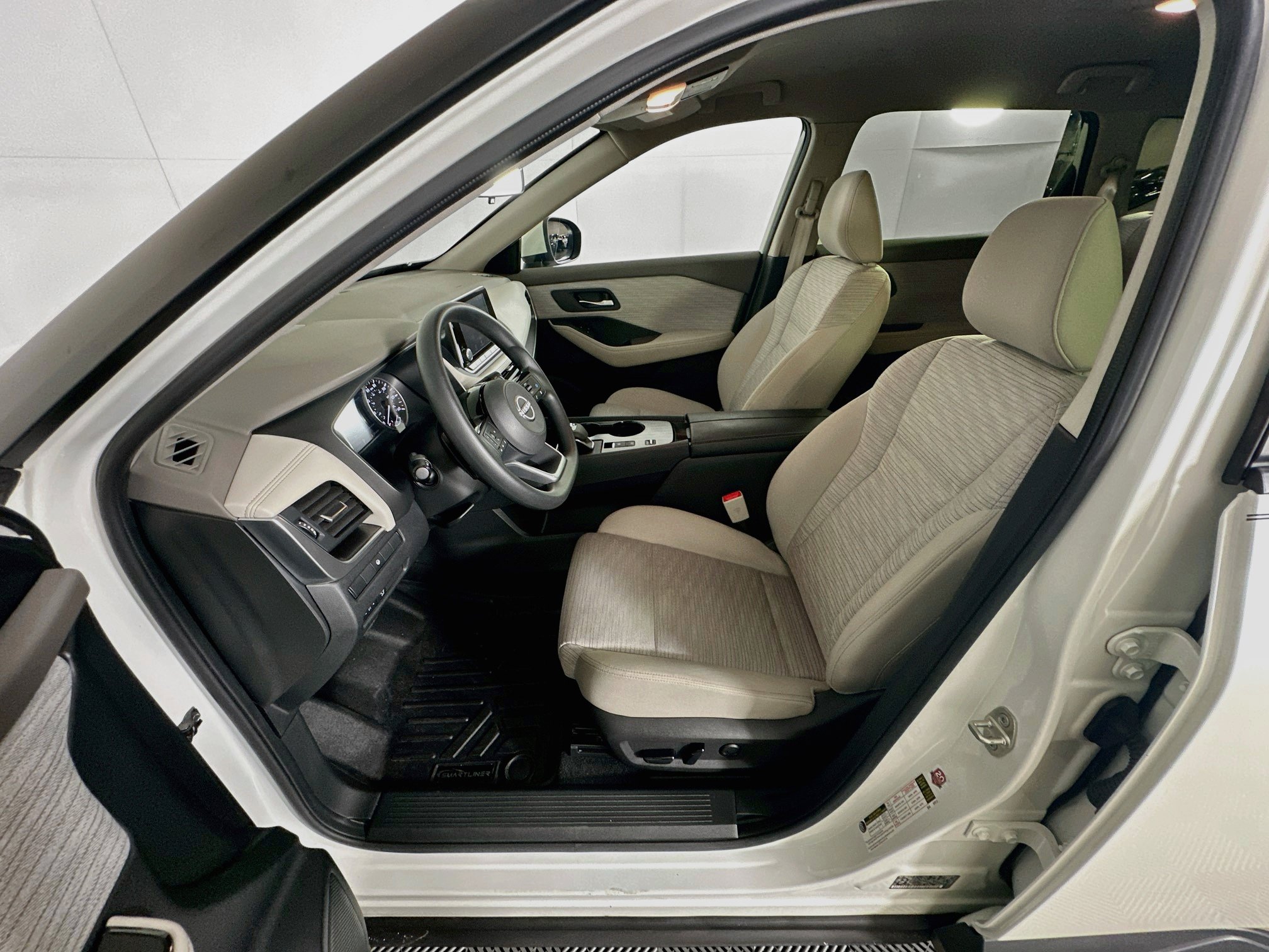 Used 2023 Nissan Rogue SV FWD image 13