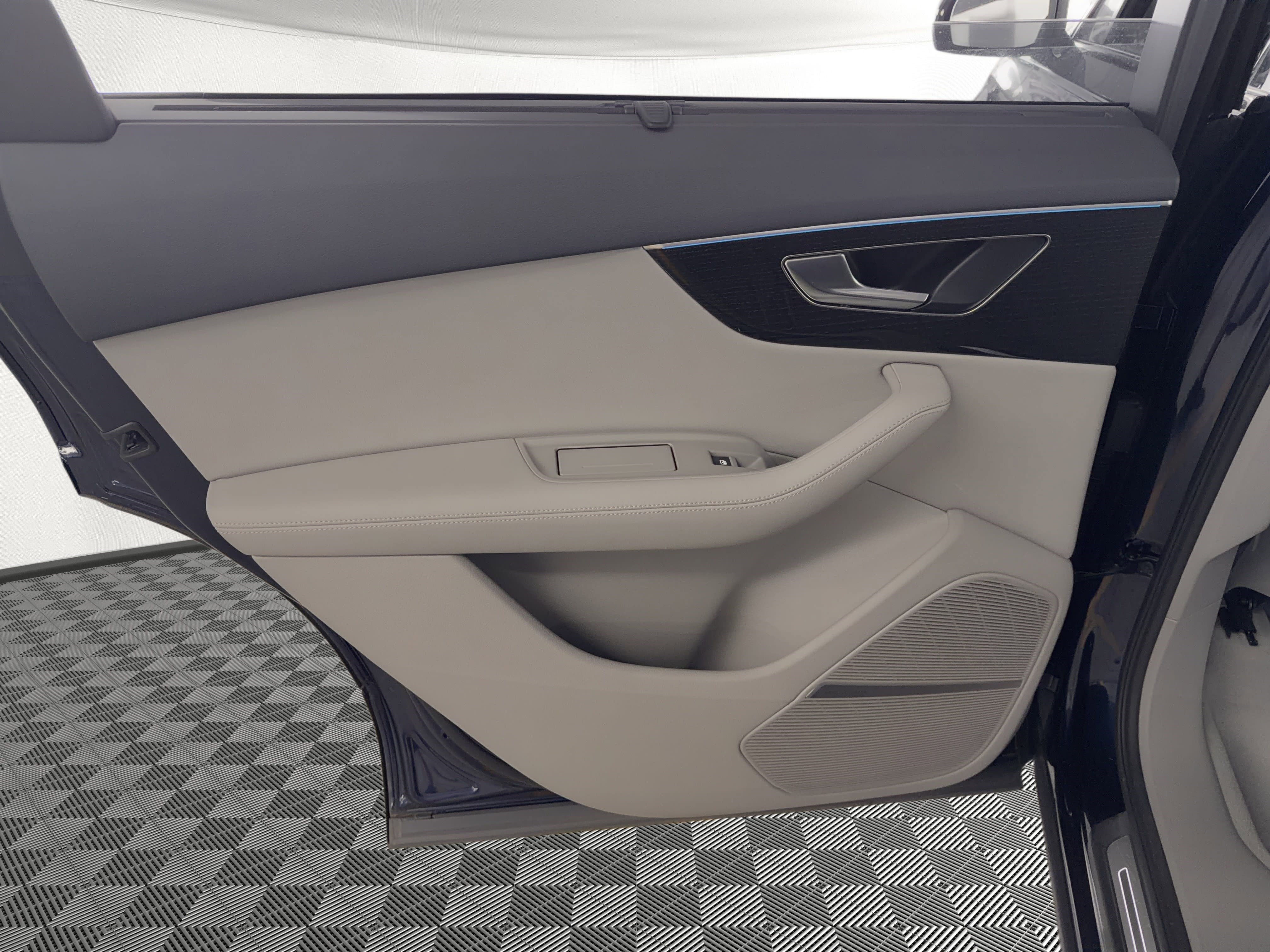 Used 2023 Audi Q7 3.0T Prestige w/ Prestige Package image 17