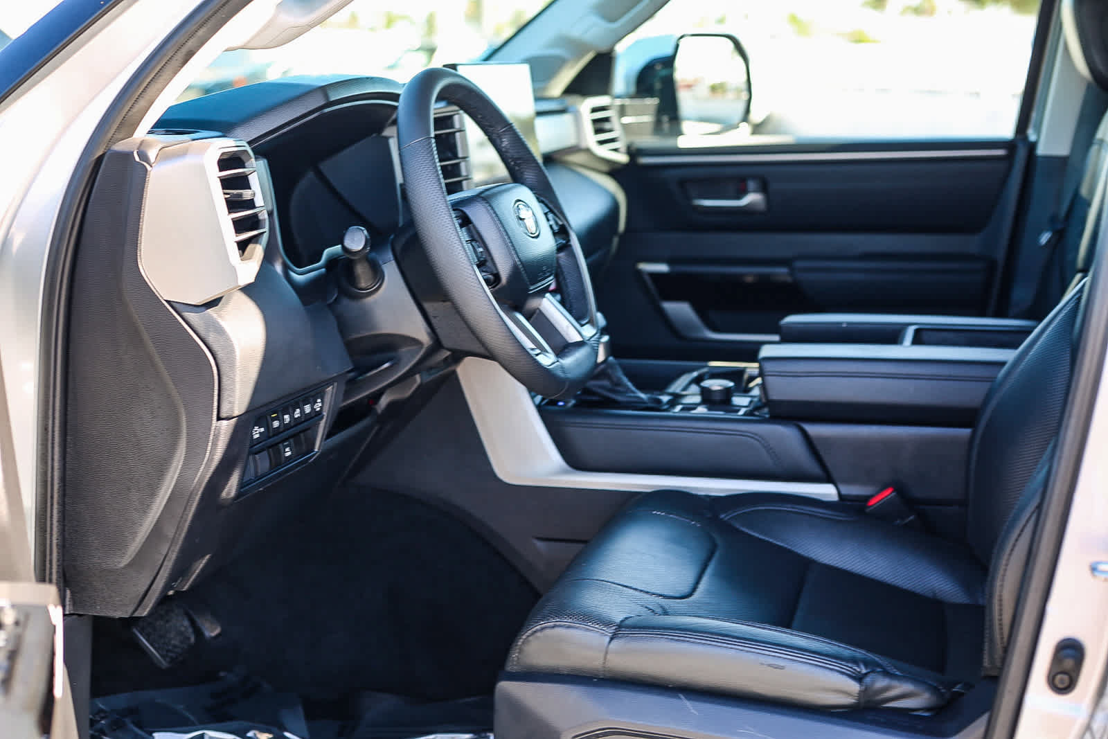 Used 2024 Toyota Tundra Limited AWD/4WD image 17
