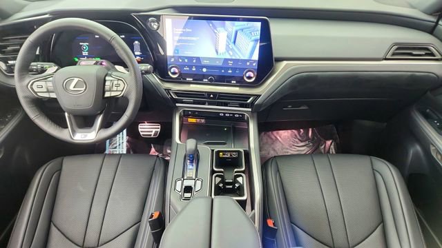Used 2026 Lexus TX 500h AWD w/ Technology Package image 19