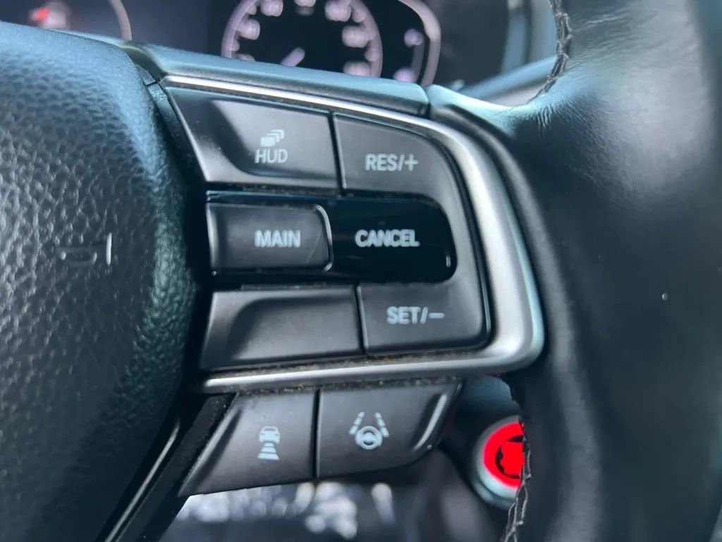 Used 2018 Honda Accord Touring image 40