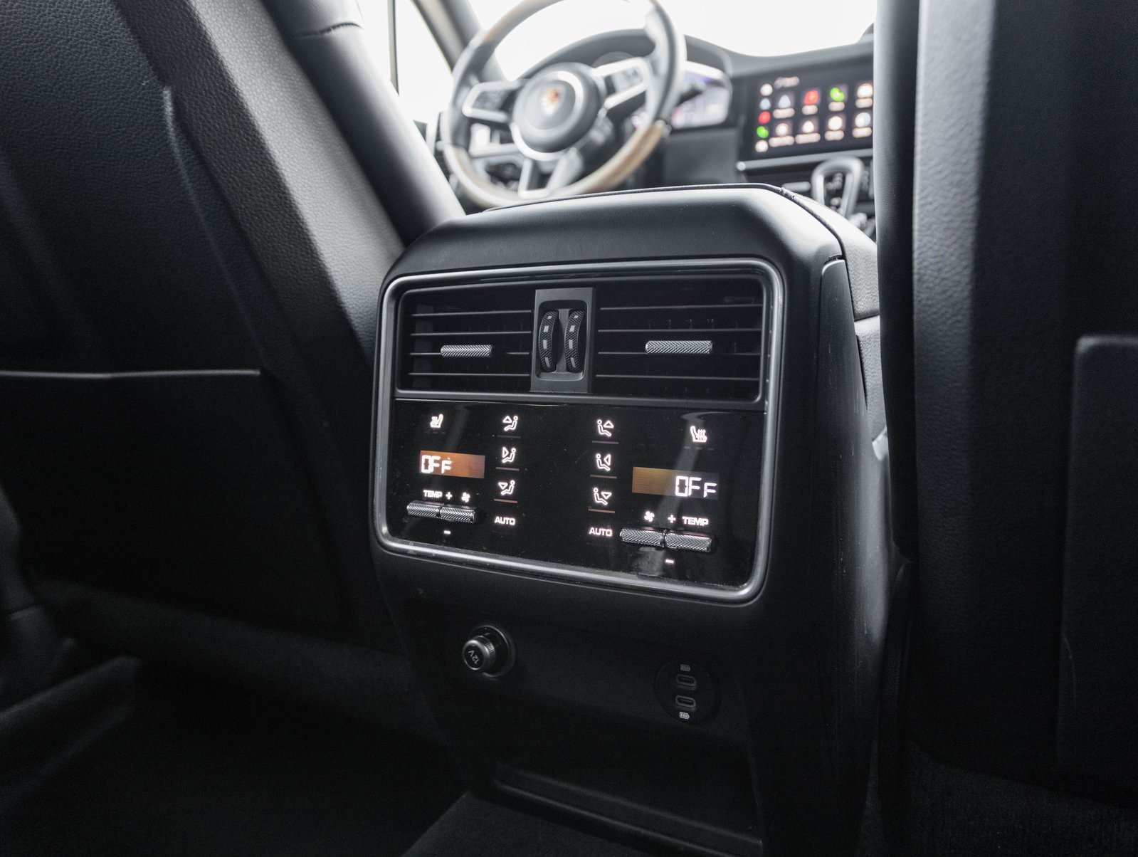 Certified 2023 Porsche Cayenne Platinum Edition image 29