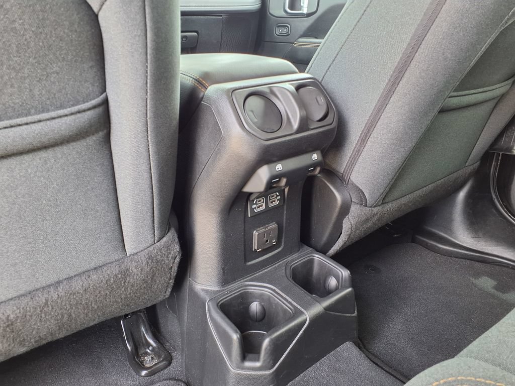 Used 2025 Jeep Wrangler Unlimited Sahara AWD/4WD image 18