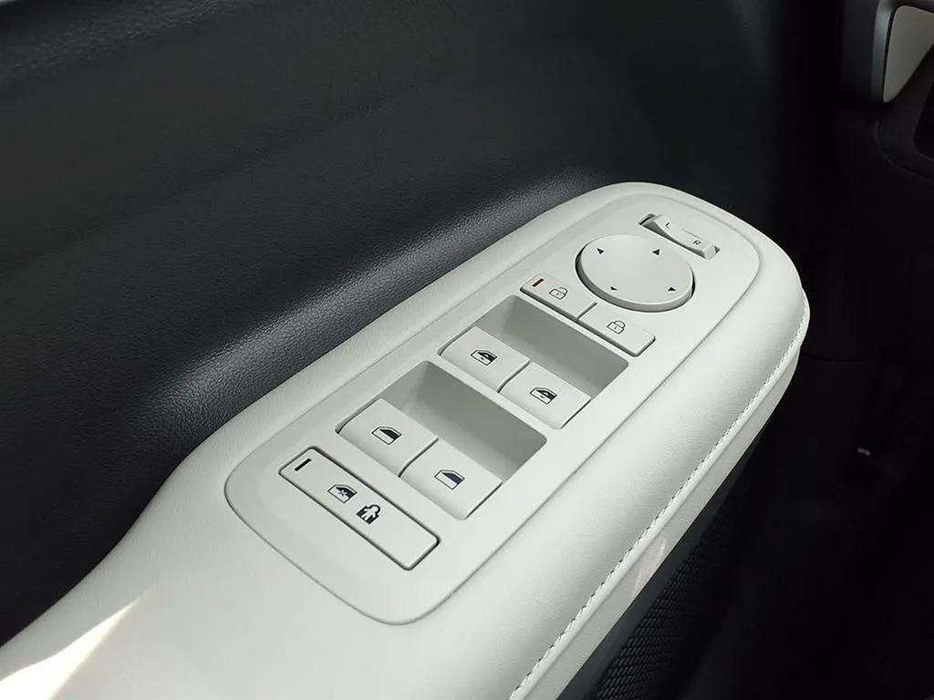 New 2026 Hyundai Santa Fe SEL FWD image 13