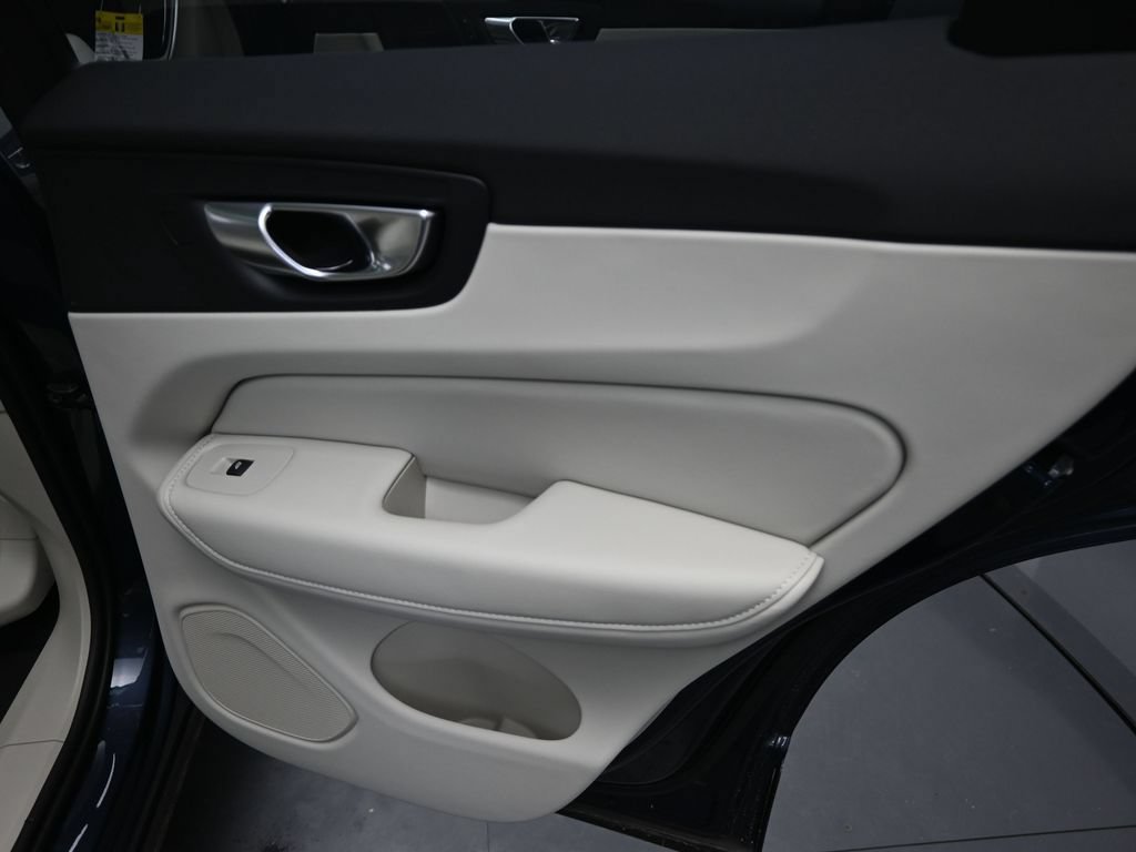 New 2026 Volvo XC60 B5 Ultra w/ Protection Package Premier AWD/4WD image 15