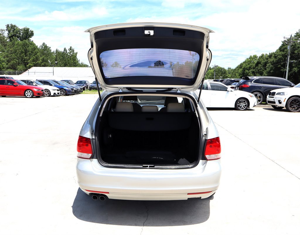 Used 2011 Volkswagen Jetta TDI FWD image 32