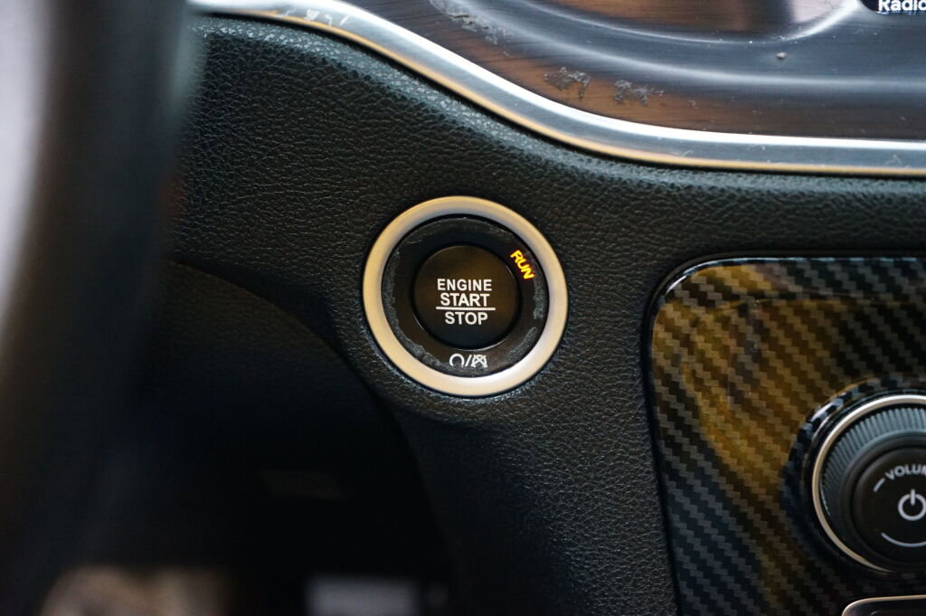 Used 2018 Dodge Charger R/T w/ Blacktop Package image 21