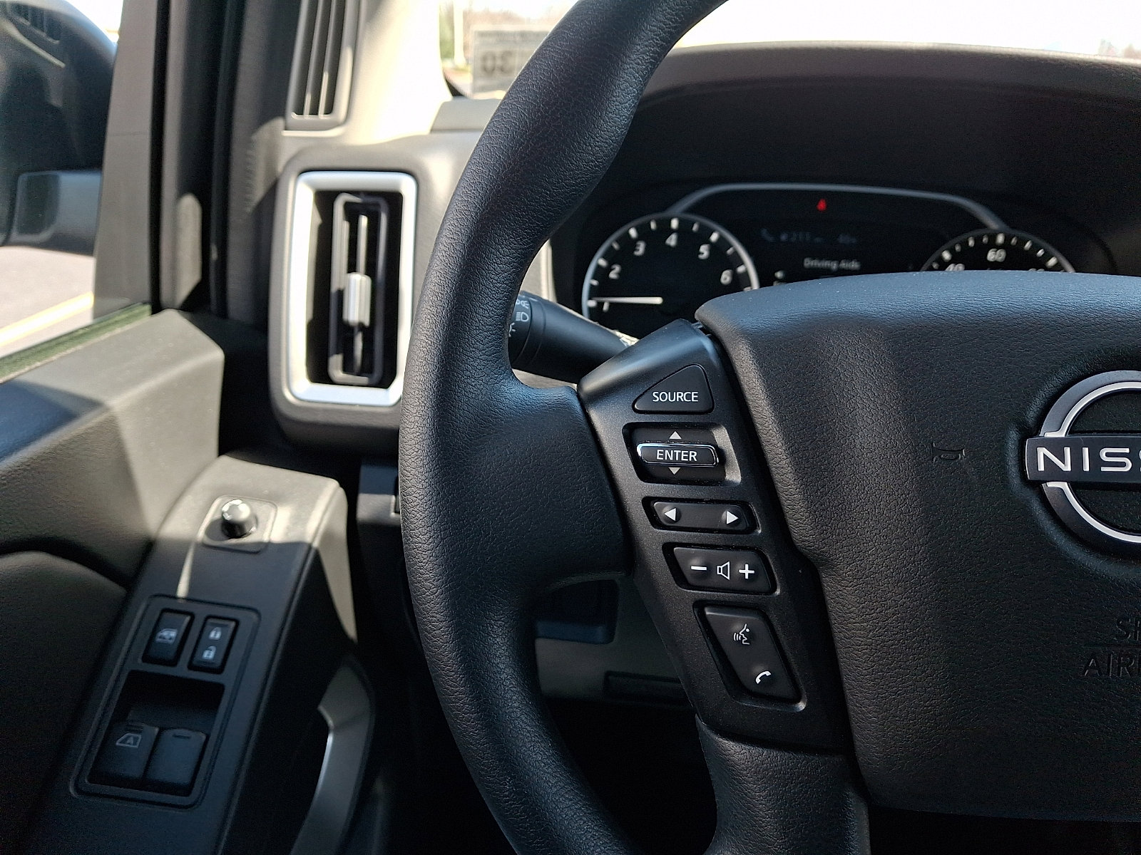 Used 2025 Nissan Frontier SV image 20