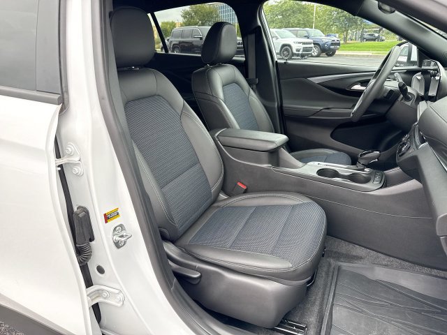 Certified 2025 Buick Envista Preferred FWD image 24