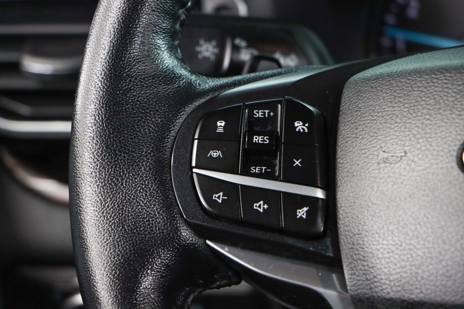 Used 2020 Ford Explorer Limited w/ Class III Trailer Tow Package image 13