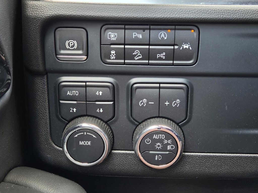 Used 2025 Chevrolet Tahoe Z71 AWD/4WD image 17