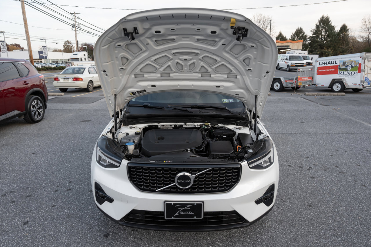 Used 2023 Volvo XC40 B5 Plus image 36