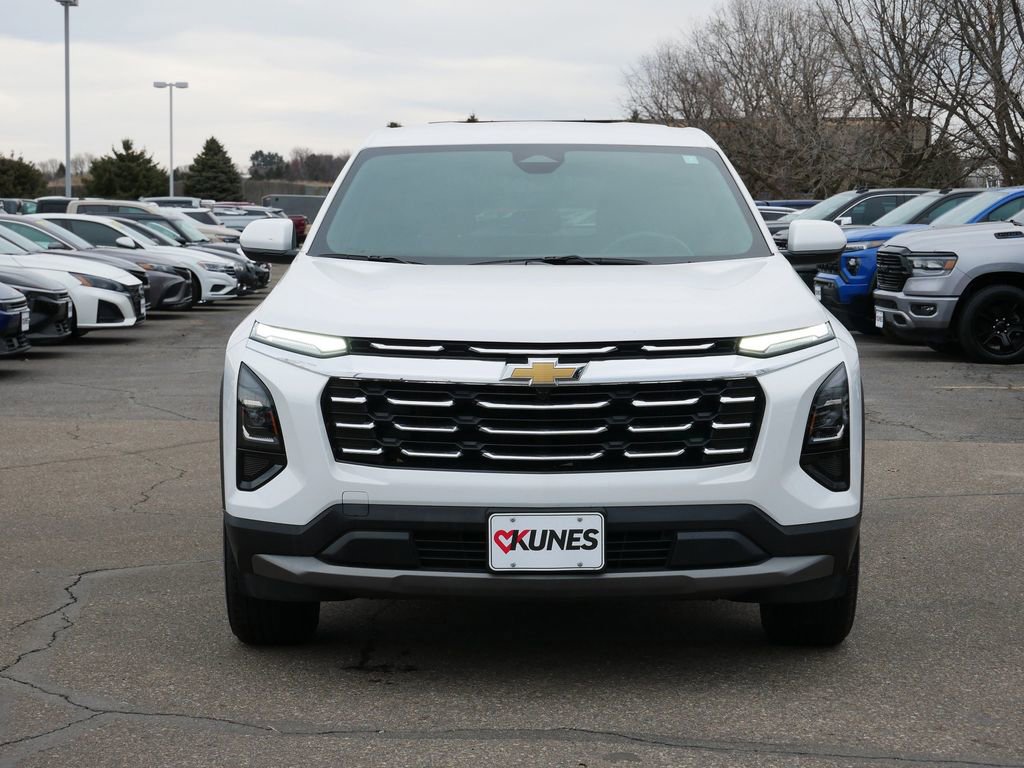 Used 2025 Chevrolet Equinox LT AWD/4WD image 2