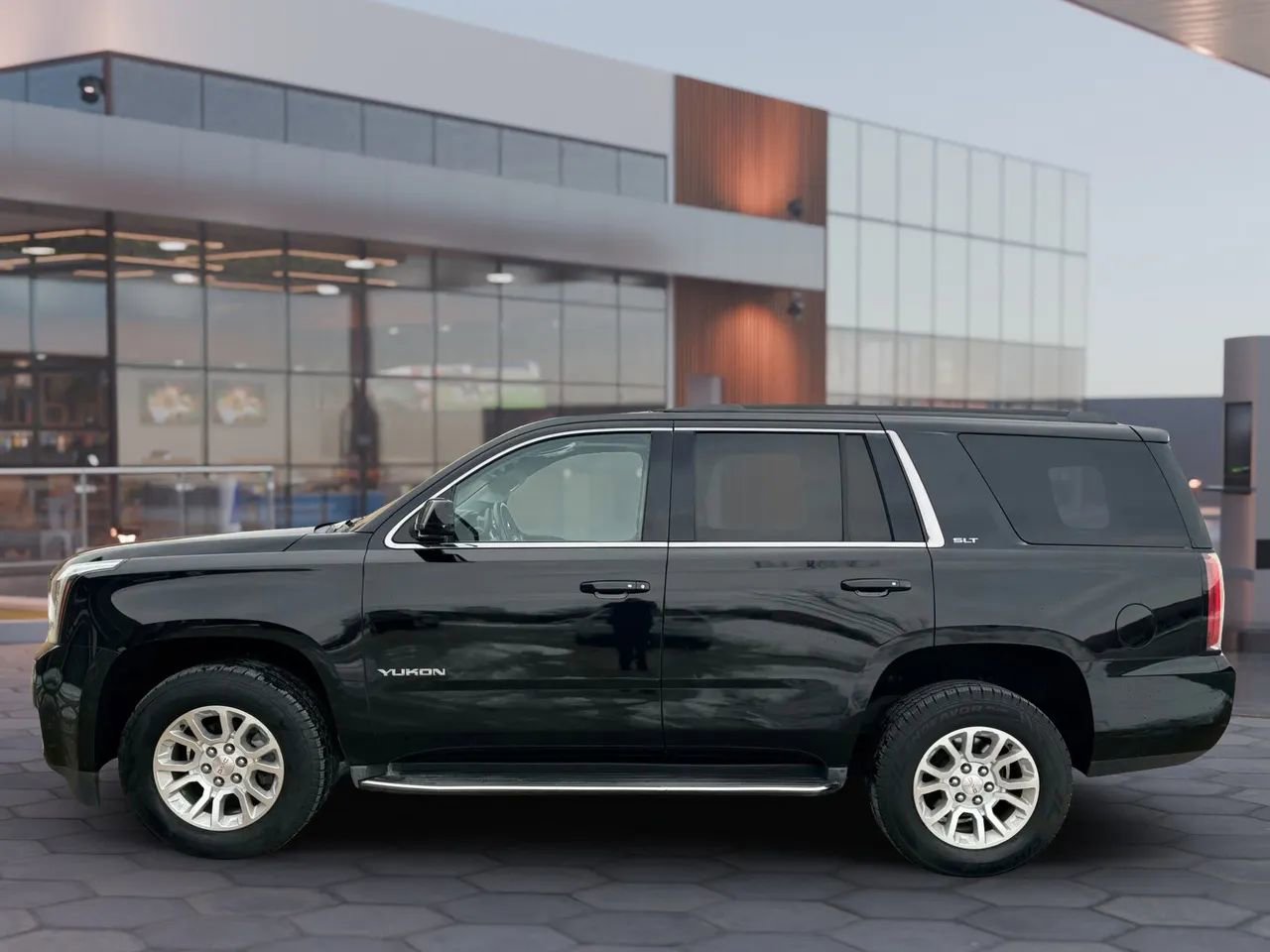 Used 2015 GMC Yukon SLT w/ Open Road Package image 6