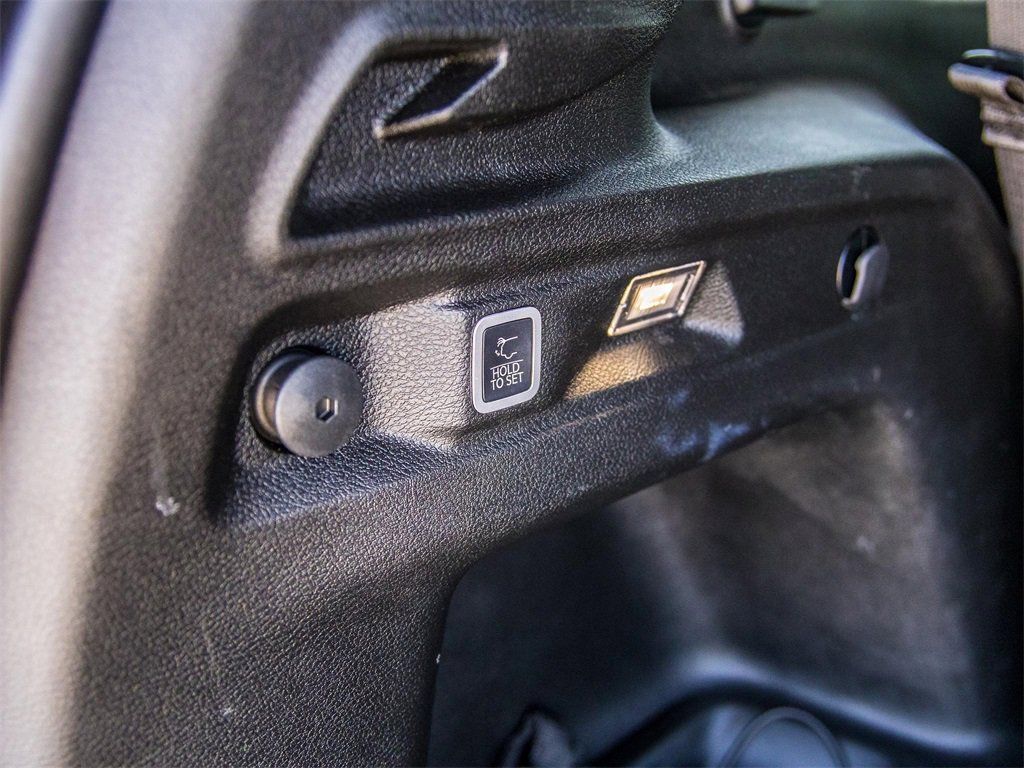 Used 2022 Jeep Grand Cherokee L Laredo image 13