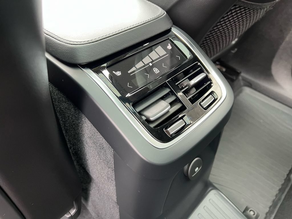 Certified 2025 Volvo XC90 T8 Core w/ Protection Package Premier AWD/4WD image 20