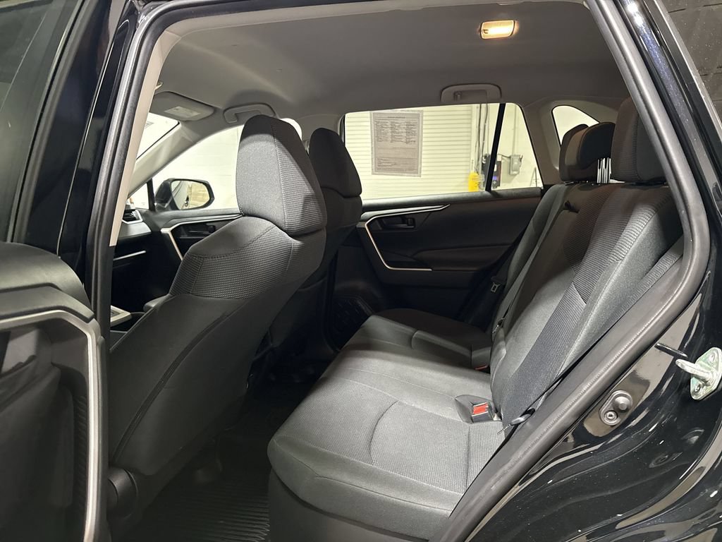 Used 2020 Toyota RAV4 LE AWD/4WD image 22