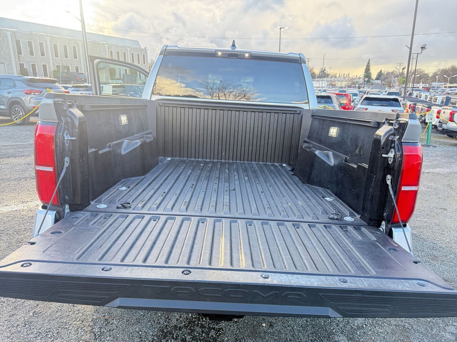 Used 2025 Toyota Tacoma TRD Off-Road image 31