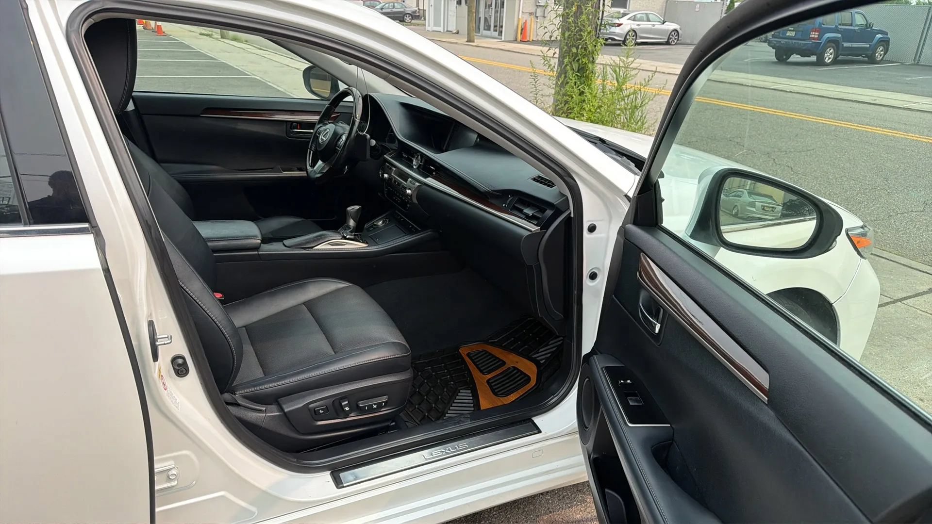 Used 2018 Lexus ES 350 w/ Navigation System Package FWD image 23