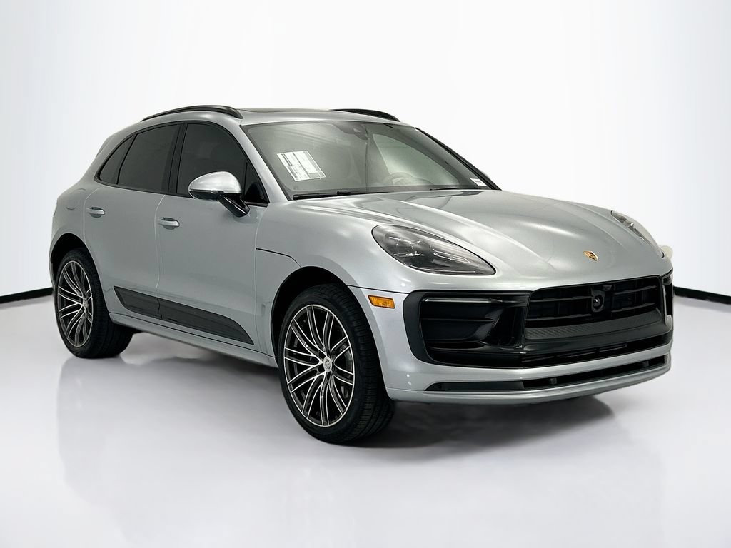 Used 2026 Porsche Macan AWD/4WD image 9