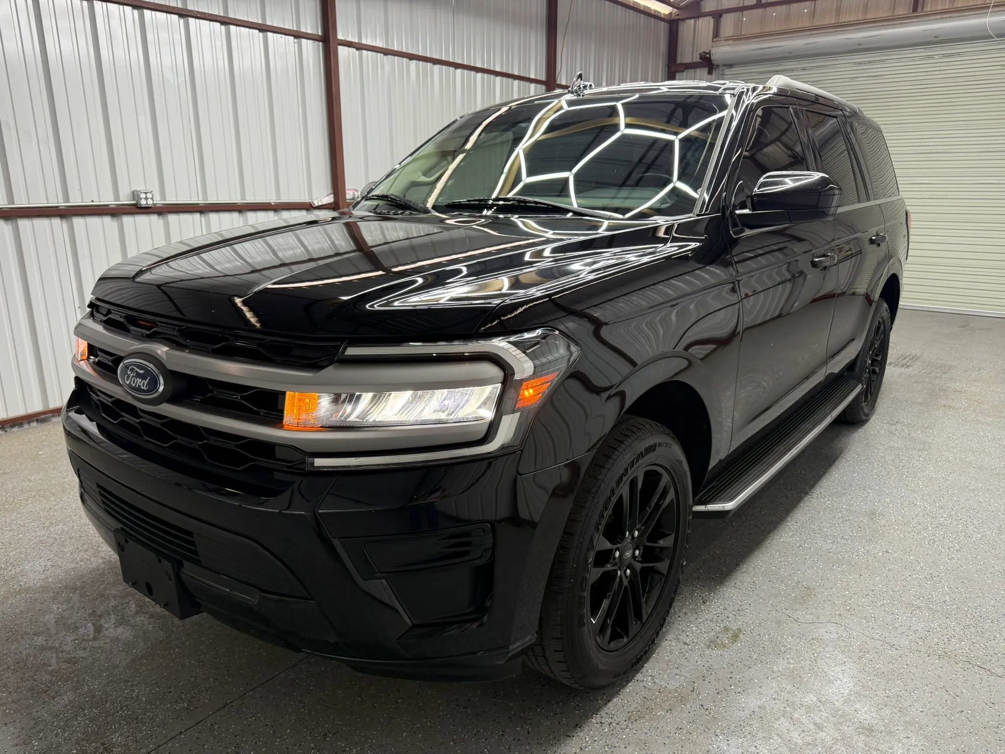 Used 2022 Ford Expedition XLT RWD image 3