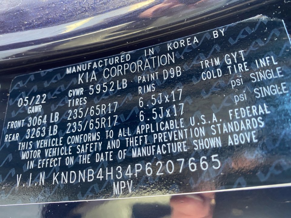 Used 2023 Kia Carnival LX image 39