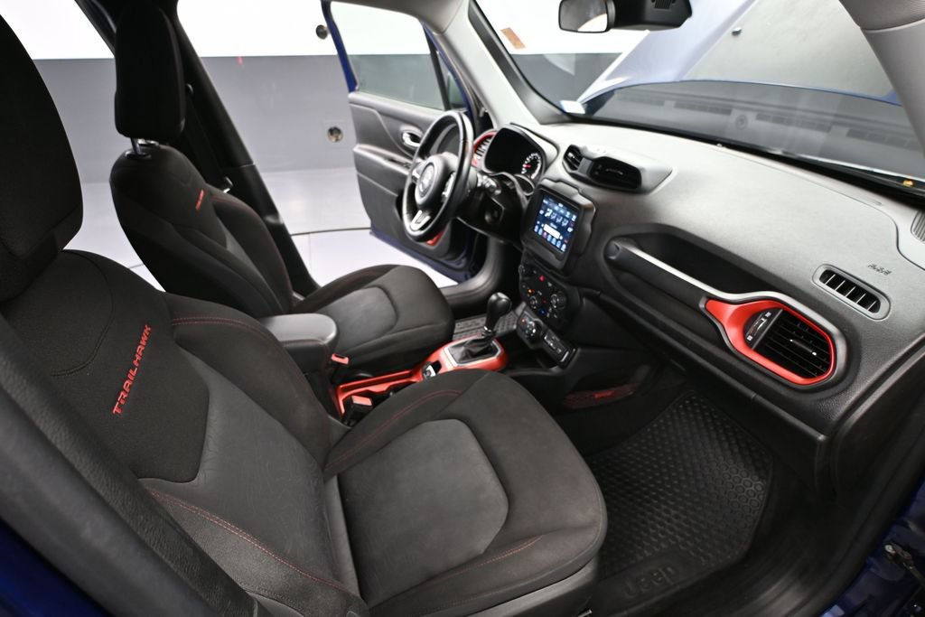 Used 2020 Jeep Renegade Trailhawk w/ Cold Weather Group AWD/4WD image 46