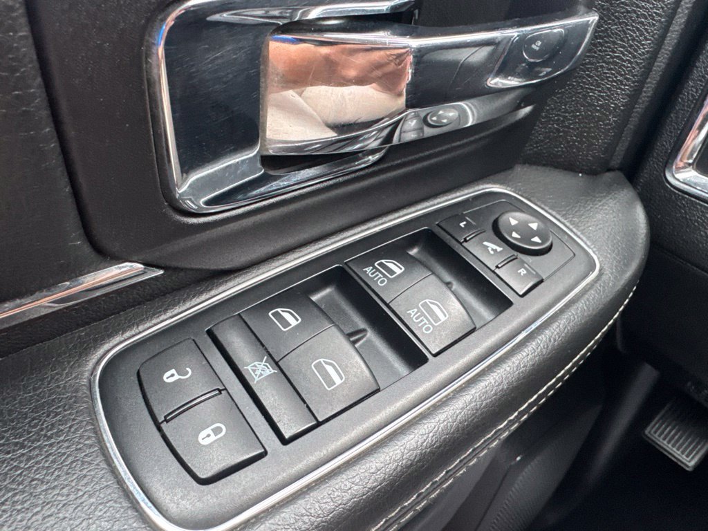Used 2015 RAM 2500 Laramie w/ Convenience Group AWD/4WD image 9