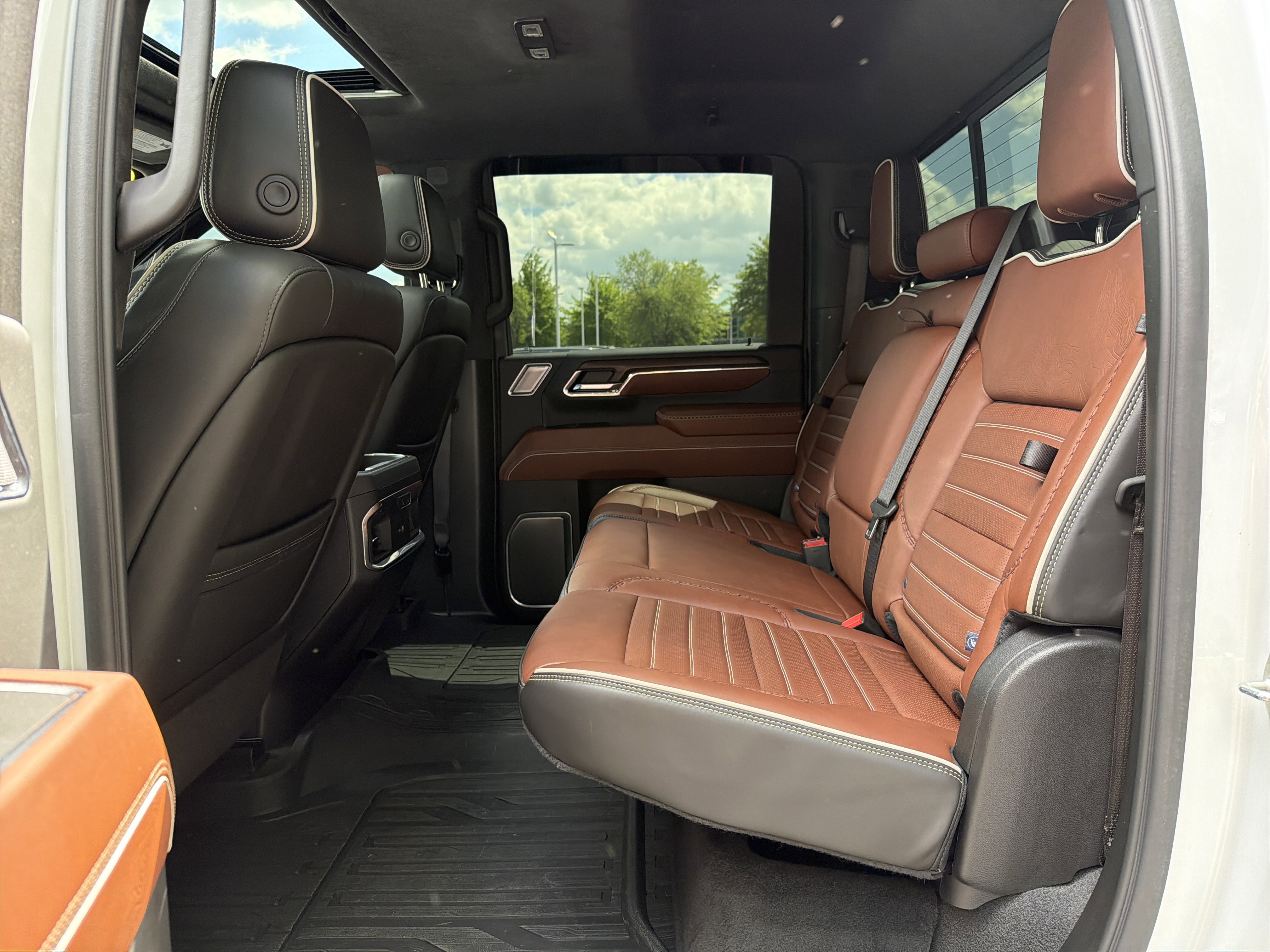 Used 2024 GMC Sierra 2500 Denali Ultimate image 31