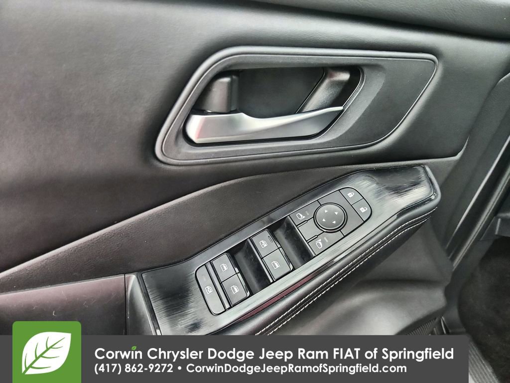 Used 2025 Nissan Rogue SV FWD image 20