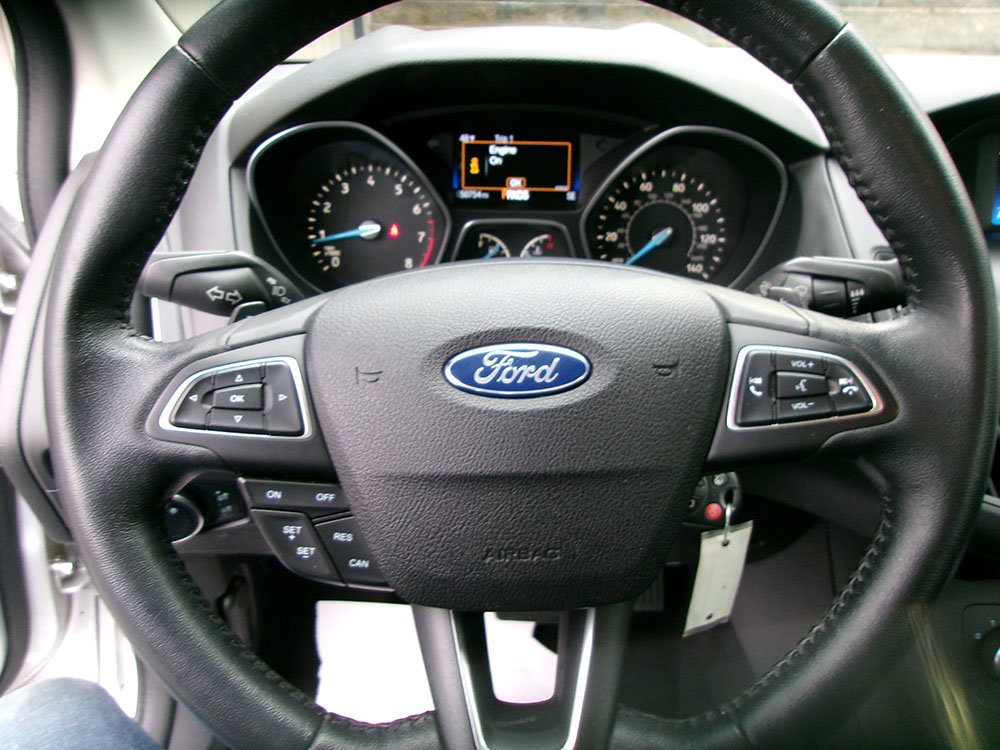 Used 2016 Ford Focus SE w/ SE Sport Package FWD image 18