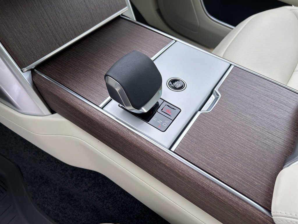 New 2025 Land Rover Range Rover SE image 13