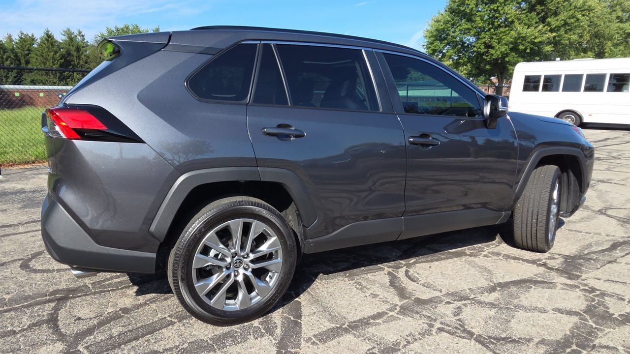 Used 2022 Toyota RAV4 XLE Premium FWD image 8