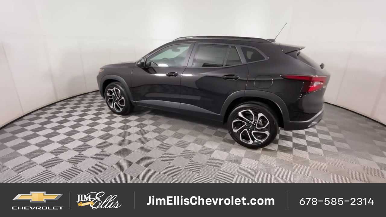 Certified 2025 Chevrolet Trax RS w/ Sunroof Package FWD image 6