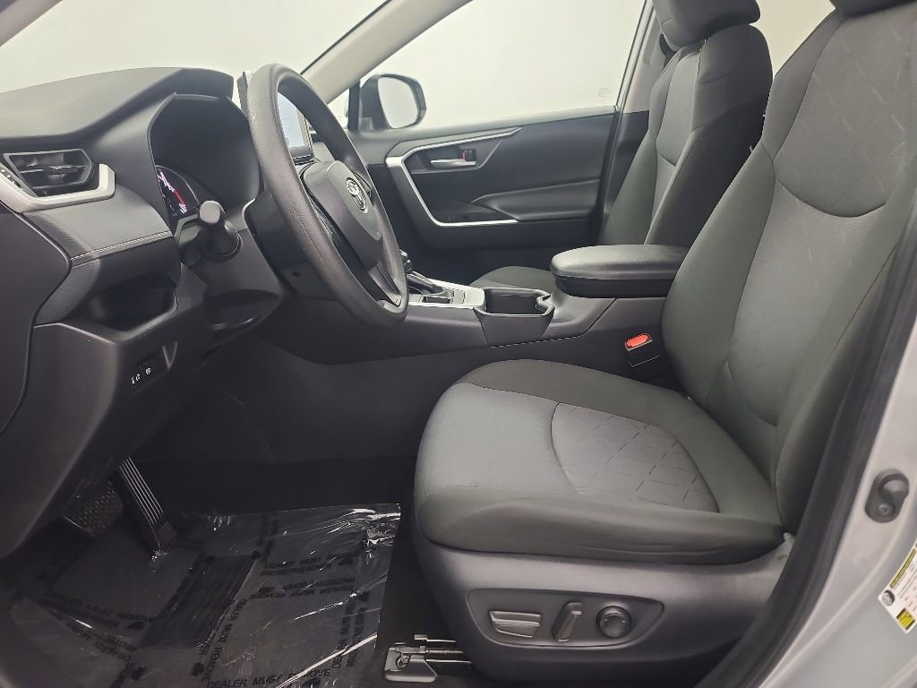 Used 2025 Toyota RAV4 XLE AWD/4WD image 25