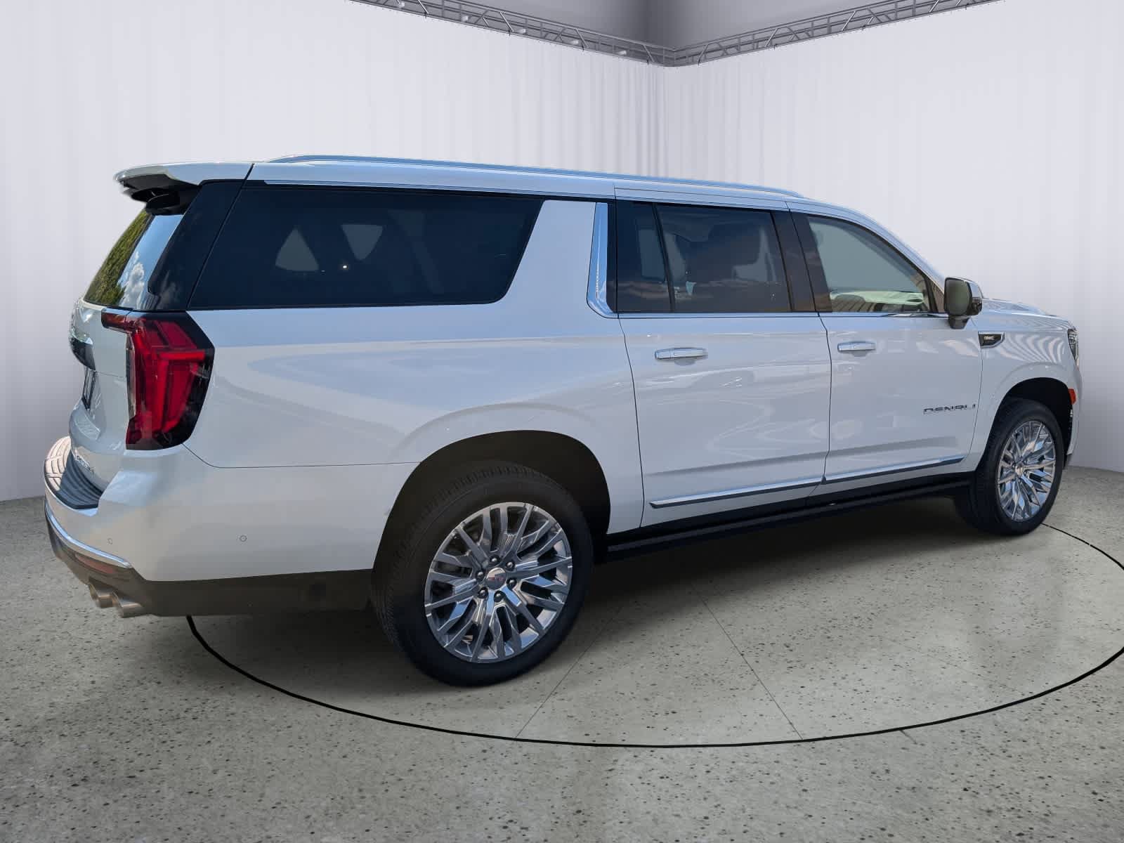 Certified 2024 GMC Yukon XL Denali w/ Advanced Technology Package AWD/4WD image 3