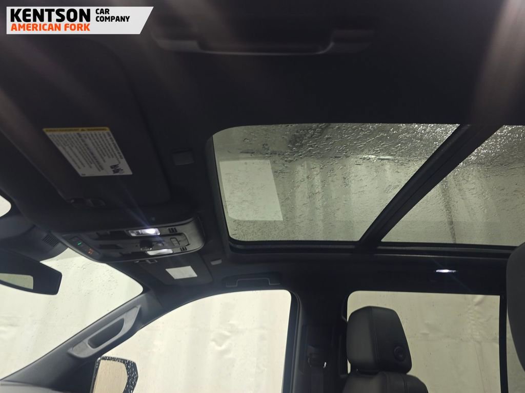 Used 2024 Chevrolet Suburban Z71 image 6