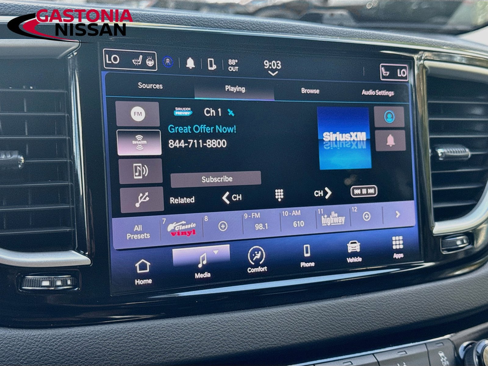 Used 2024 Chrysler Pacifica Touring-L FWD image 18