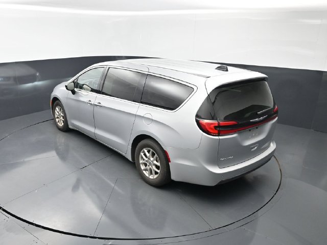 Used 2024 Chrysler Pacifica Touring-L FWD image 26