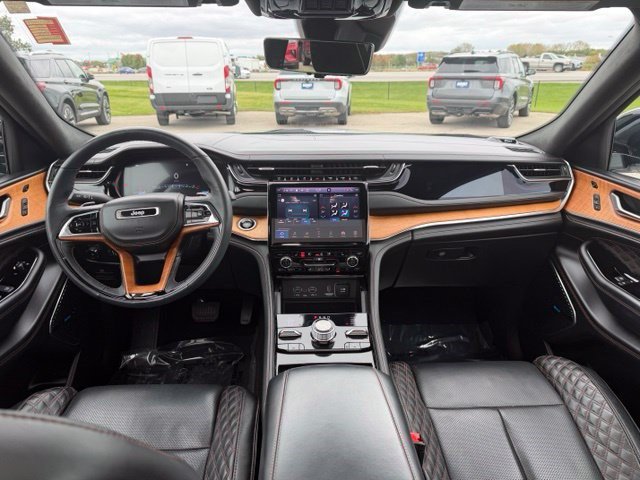 Used 2023 Jeep Grand Cherokee L Summit AWD/4WD image 35