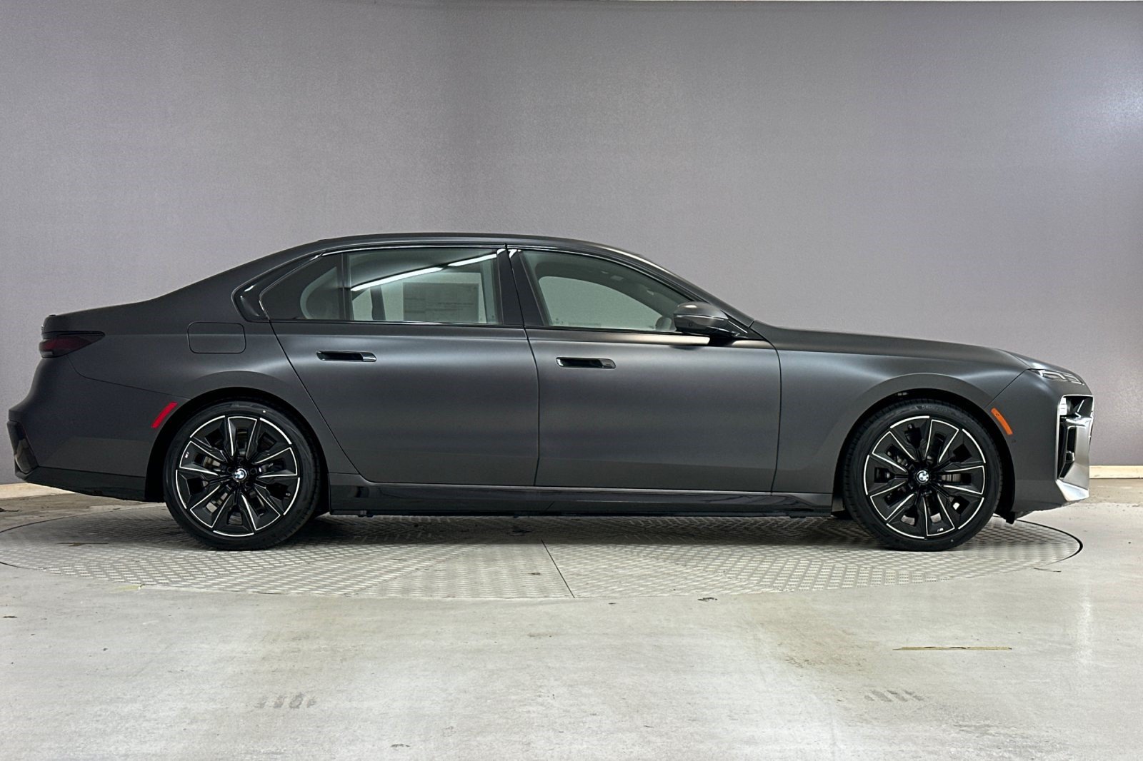 New 2026 BMW 750e xDrive w/ Premium Package AWD/4WD image 7
