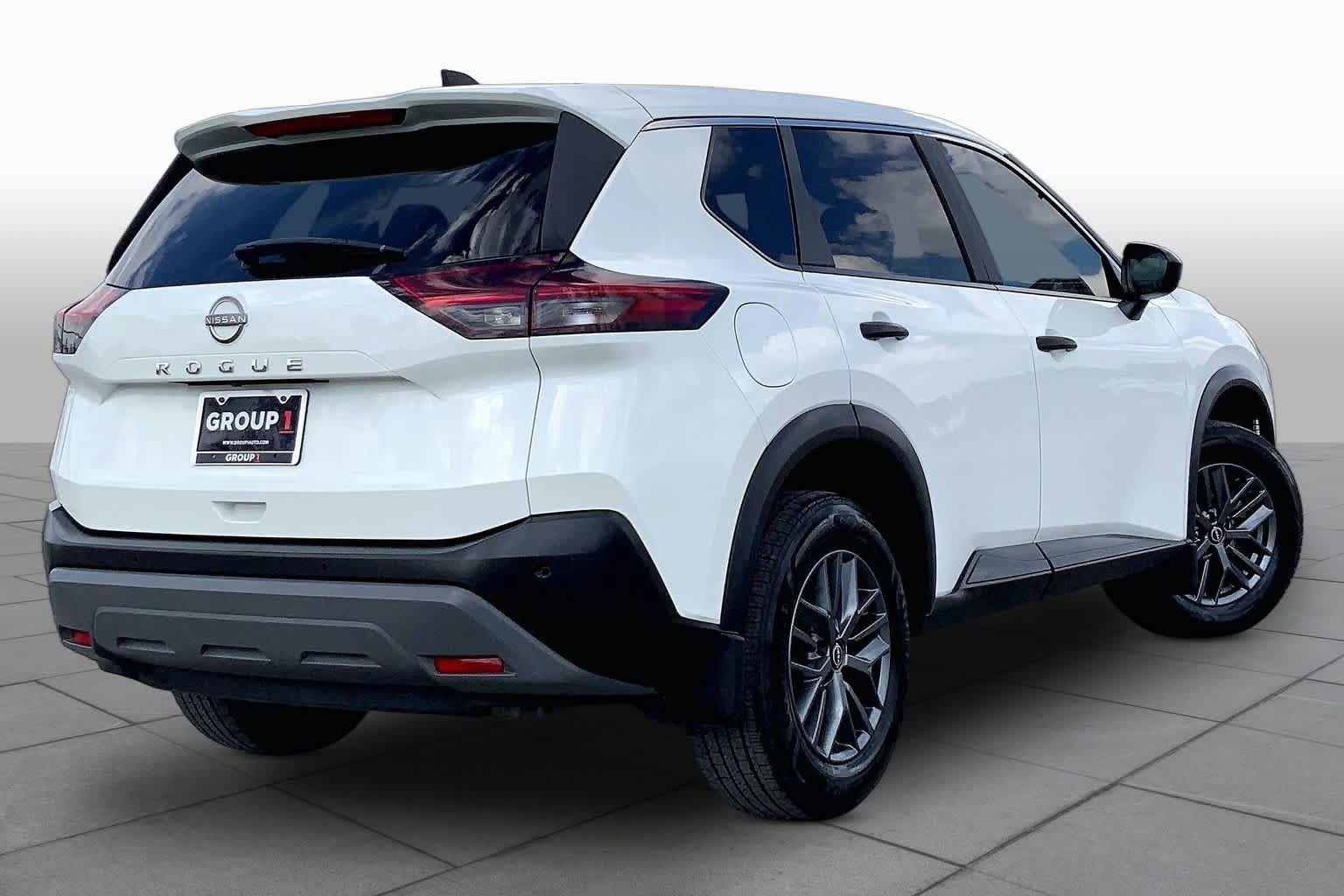 Used 2023 Nissan Rogue S FWD image 12